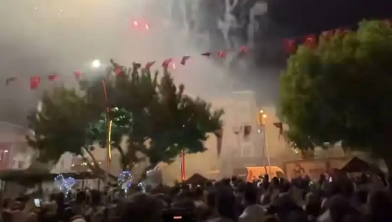 Havai Fişek Gösterisi Sonrası Hastanelik Olaylar: Eğlence Mi Tehlike Mi?