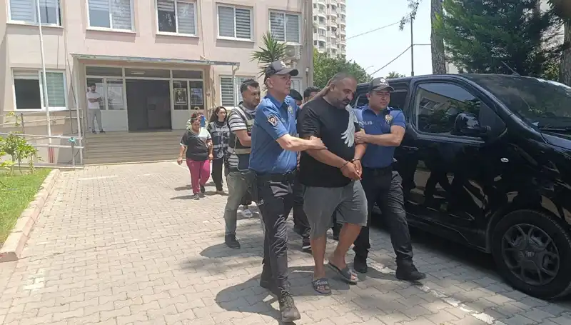 Adana’da Dolandırıcılık Şebekesi Çökertildi: 4 Kişi Tutuklandı!