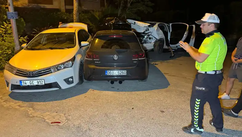 Alkollü Sürücü Korku Dolu Anlar Yaşatarak Üç Araca Çarptı
