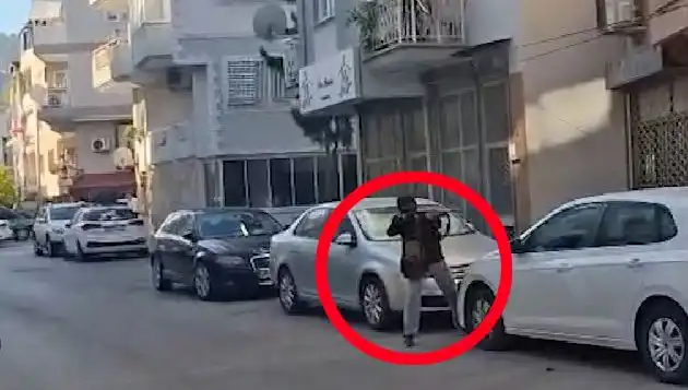 İzmir'de Saldırganla Çatışma Anları: Güvenlik Güçleri ve Terörist Arasındaki Gergin Anlar
