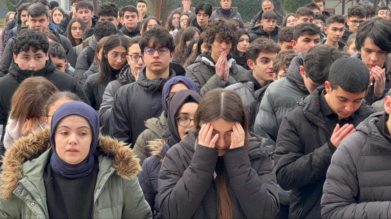 Okulda Yangın Faciasında Hayatını Kaybeden Öğrenciler Anıldı