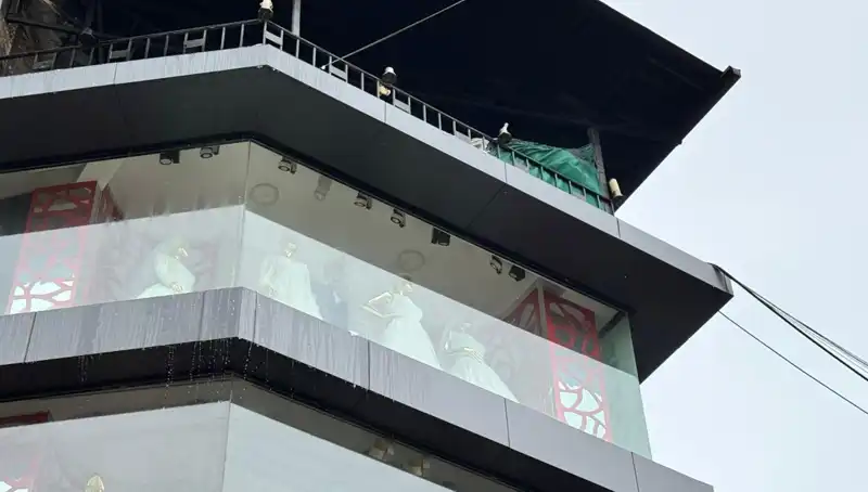 Giyim Mağazasında Korkutan Yangın: Müşteriler Panik Halinde Kaçtı