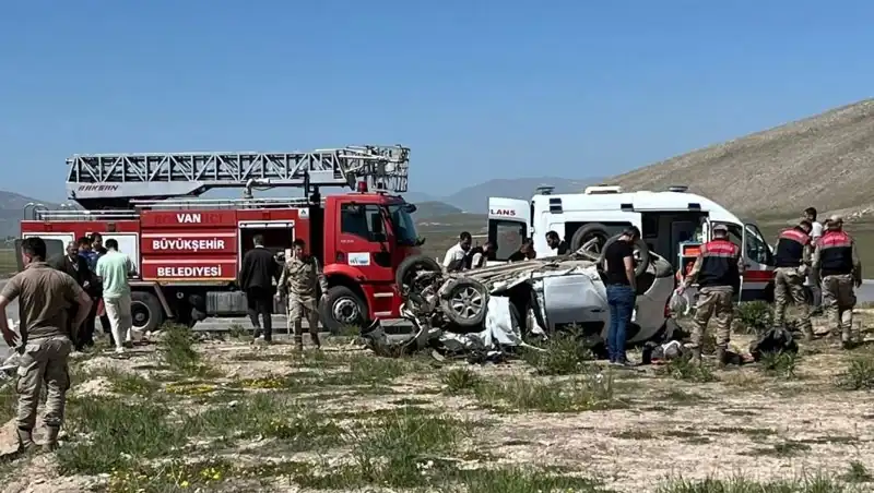 Van'da Dehşet Veren Trafik Kazası: 4 Can Gitti, 2 Kişi Yaralandı