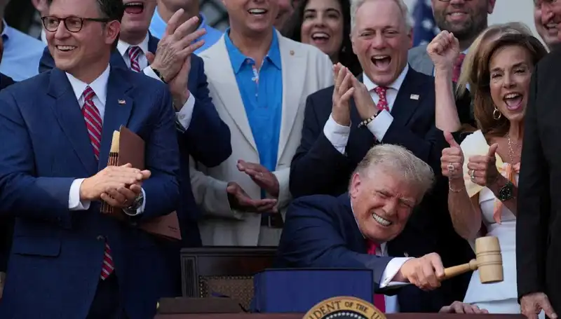 Trump, "Büyük, Güzel Yasa Tasarısı"nı İmzaladı: Ülke Ne Kayıplar Yaşayacak?