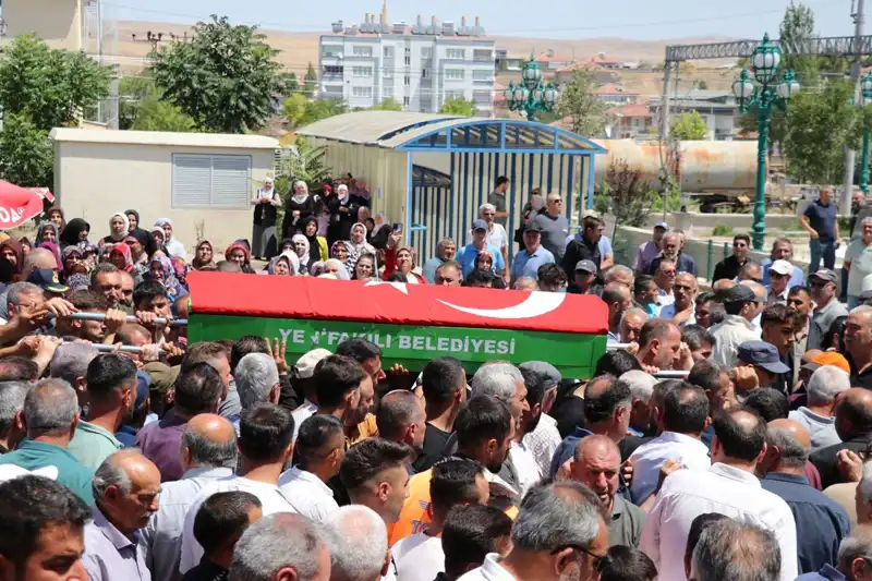 MHP'li Belediye Başkanı Son Yolculuğuna Uğurlandı: Sevenleri Gözyaşlarına Boğuldu