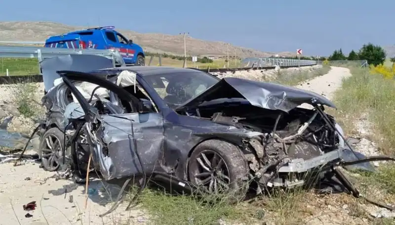Sivas'ta Aynı Gün İki Feci Trafik Kazası: 9 Kişi Yaralandı