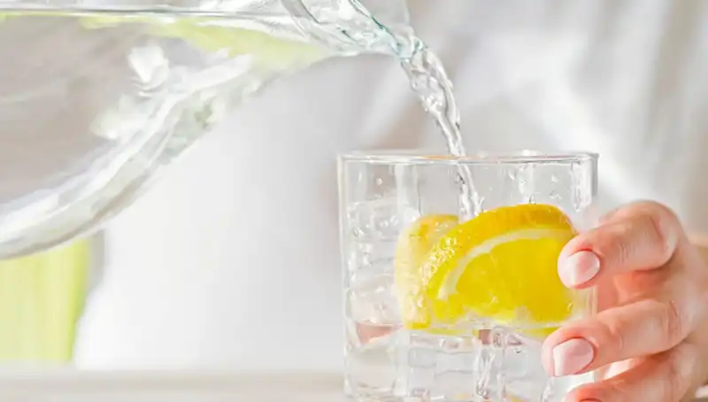 Limonlu Su Tüketiminin Bilinmeyen Faydaları: Doktor Açıkladı!