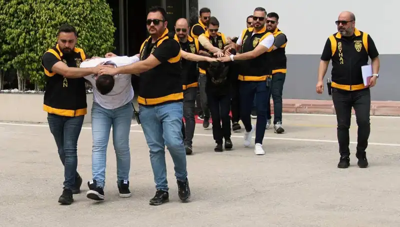 İş İnsanına Sevgili Tuzağı: İhtişamın Ardındaki Sır Perdesi