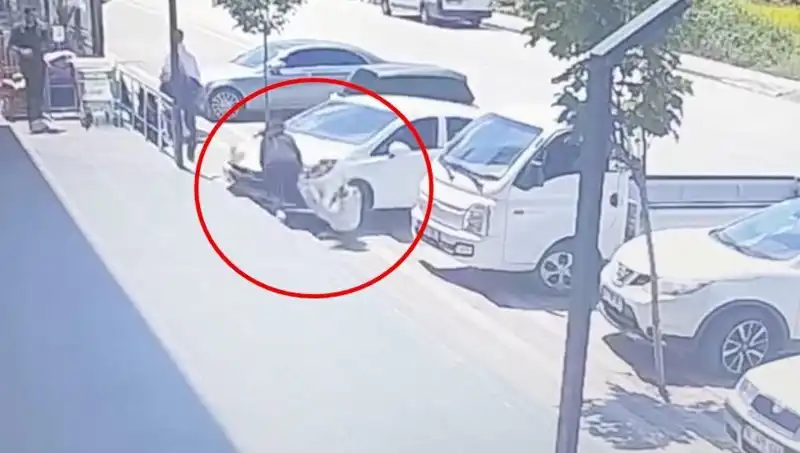Yalova'da Lise Öğrencisi Feci Kaza Sonucu Araç Altında Kaldı
