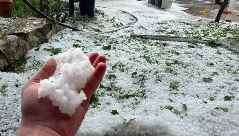Haziran Ayında Gelen Dolu, Şehirleri Beyaz Bir Kış Manzarasına Dönüştürdü