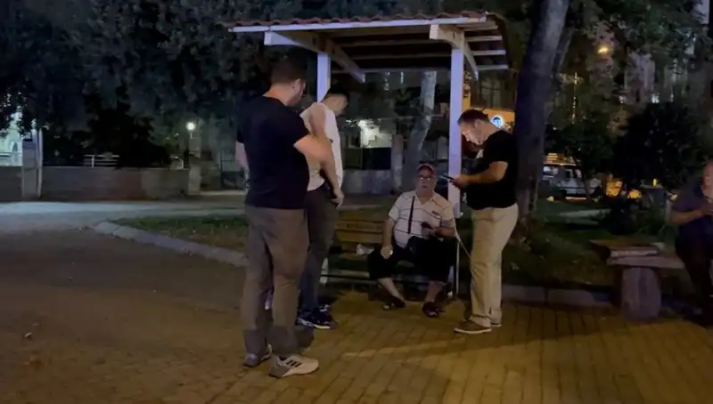 Kısmı Görme Kaybı Olan Adamın Telefonunu Çaldılar: Şok Edici Olay