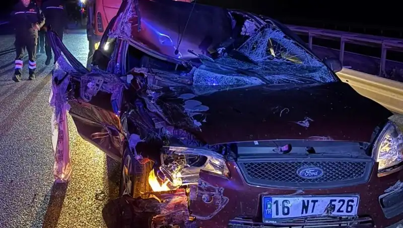 Afyonkarahisar’da Olaylı Kaza: Otomobil ve TIR Çarpıştı, 4 Yaralı!