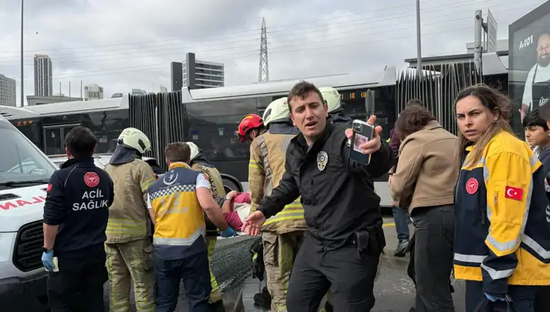 Metrobüste Feci Kaza: Seferler Durduruldu, Hayatını Kaybedenler ve Yaralılar Var