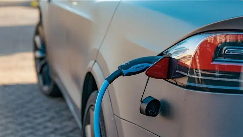 Elektrikli Araç Satışları Düşerken Tüketiciler Neden Geri Adım Atıyor?