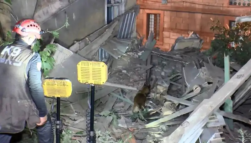 İstanbul'da Deprem Sonrası Yıkılan Bina: Olayın Ayrıntıları ve Nedenleri