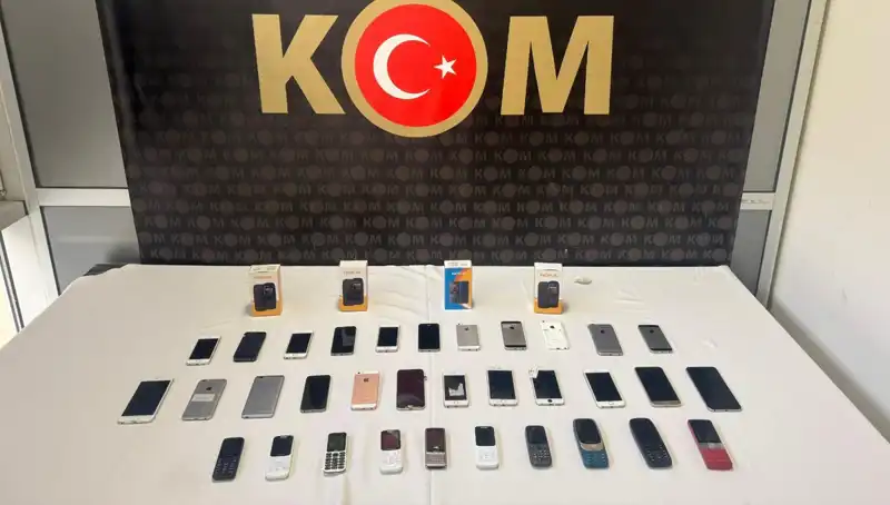Gümrük Kaçağı 37 Cep Telefonu Ele Geçirildi: Piyasa Değeri ve Belirtiler