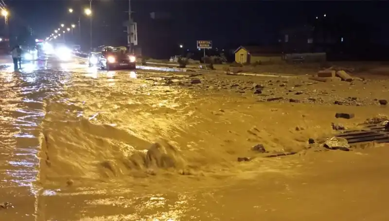 Konya ve Ankara'da Beklenmedik Sel Felaketi: Yerler Su Altında Kaldı