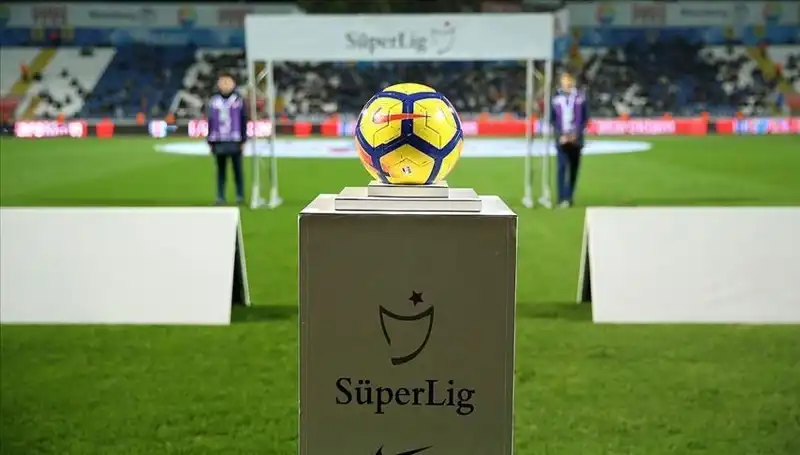 Süper Lig'de Pazar Ateşi: Şampiyonluk İçin Nefes Kesen Mücadele