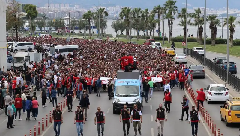 İzmir’de Grevin Dördüncü Günü: İşçiler ve Direnişin Gücü