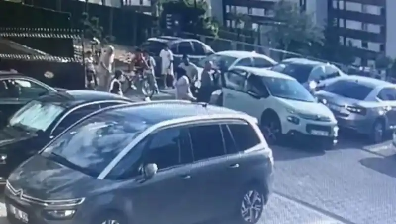 Eşini ve Aileyi Aracıyla Ezerek Kaçmaya Çalışan Şüpheli Yakalandı