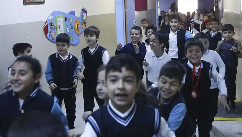 2025'te Okullar Ne Zaman Açılacak? Ara ve Yarıyıl Tatil Takvimi Açıklandı!