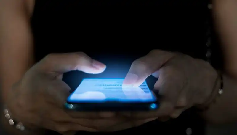 Narsisizmin Gizli Belirtisi: Telefon Alışkanlıklarımızı Nasıl Etkiliyor?