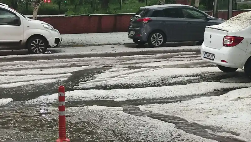 Ardahan'da Dolu Alarmı: Beyaza Bürünmüş Şehirde Neler Yaşandı?