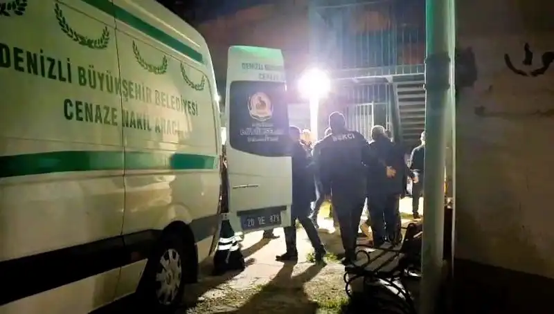 Besici Yem Karma Makinesine Düşerek Hayatını Kaybetti: Korkunç Olay