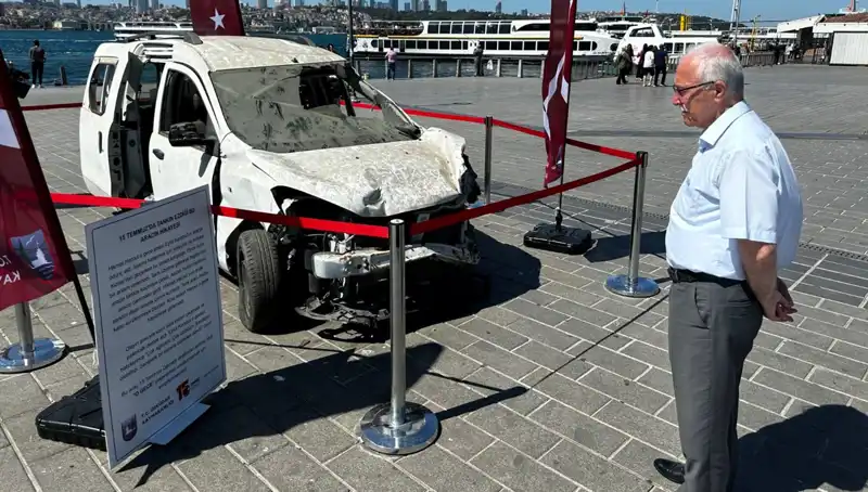 15 Temmuz Darbe Girişimi: Tankların Ezdiği Araçlar Seyirciyle Buluşuyor