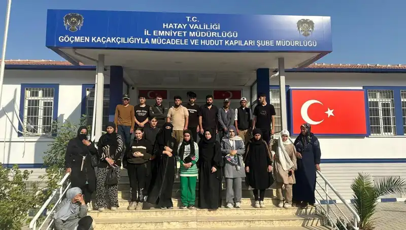 Minibüste Gizli Yolculuk: 24 Göçmen Yakalandı