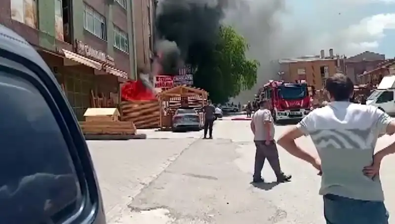 Ankara'da Şok Edici Yangın: İş Yerlerinde Büyük Panik ve Hasar