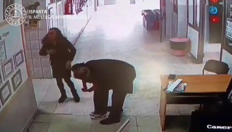 Öğretmenin Cesur Müdahalesi: Heimlich Manevrası ile Hayat Kurtardı
