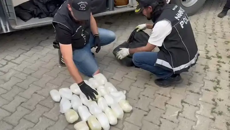 Yolcunun Valizinde 13 Kilo Metamfetamin Ele Geçirildi!
