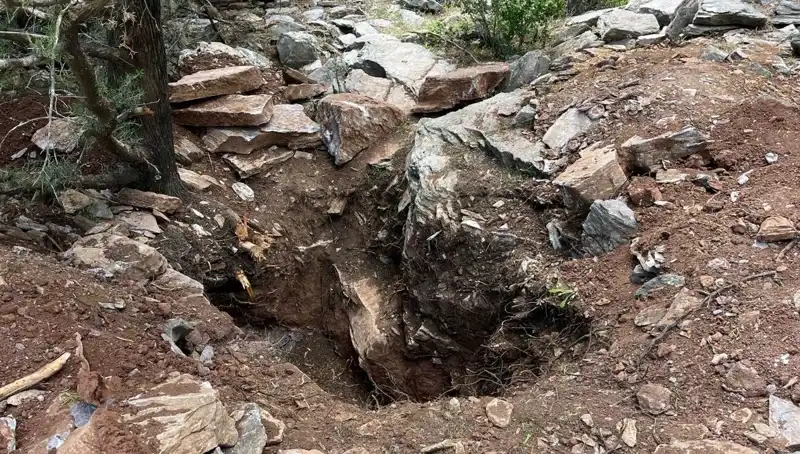Eski Vali ve Emekli Albay Define Avında Yakalandı: Olayın Detayları