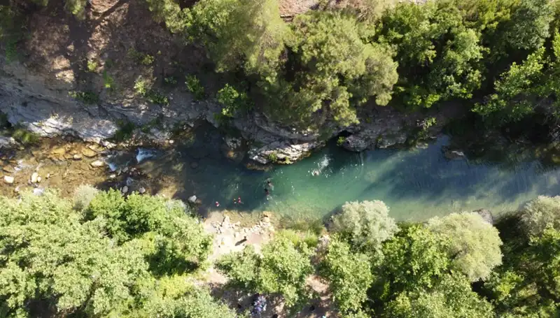 Adana'da Nem Sıcaklarını Artırdı, Yaylacılar Serinlemek İçin Doğal Sulara Koştu
