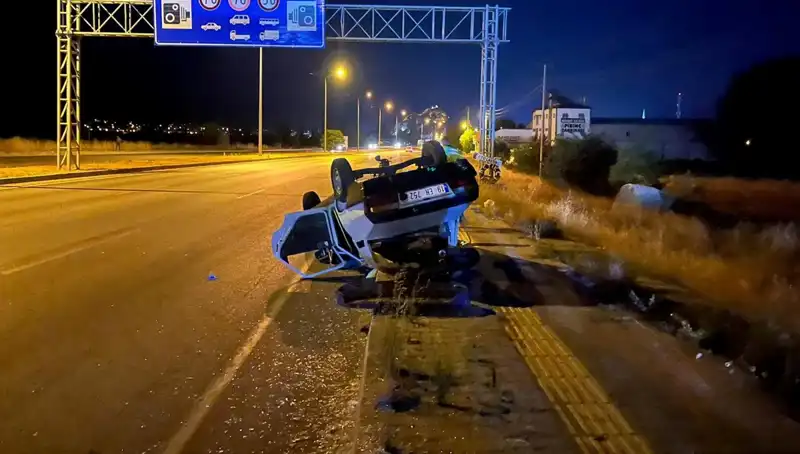 TIR'ın Sıkıştırdığı Otomobil Takla Attı: Korkutan Kaza!