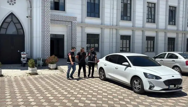 Kocaeli'de Şok Edici Cinayet: Katil Zanlısı Hızla Yakalandı!